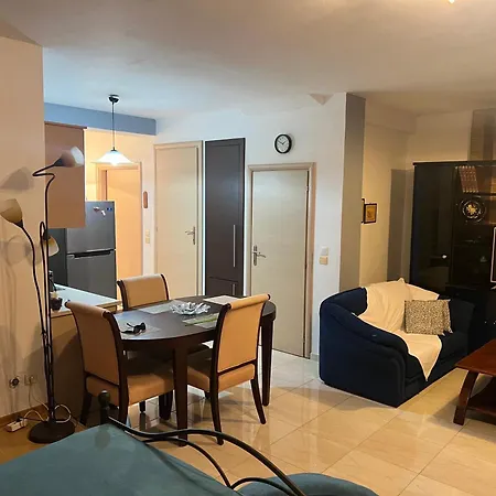 50m From Beach! شقة